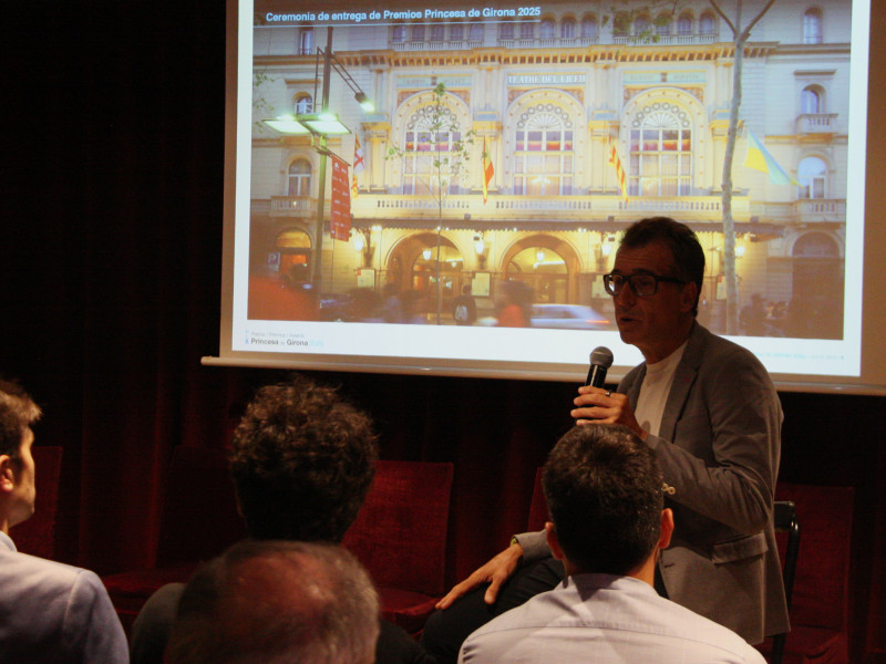 El director general de la Fundació Princesa de Girona, Salvador Tusqué, durante la rueda de prensa para la presentación de los actos.