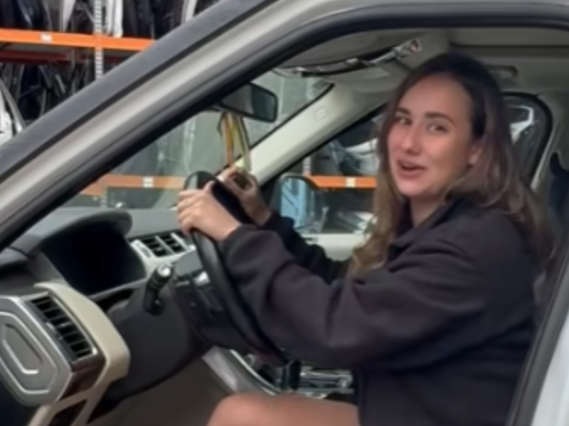 La trabajadora del desguace en el vídeo