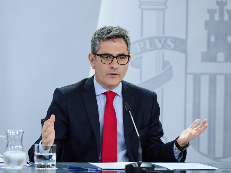 El ministro de la Presidencia, Félix Bolaños, durante una rueda de prensa tras el Consejo de Ministros, en el Palacio de la Moncloa, a 22 de julio de 2025, en Madrid (España). El Consejo de Ministros aprobará este martes 22 de julio una nueva declaración de emergencia en Canarias con 40 millones de euros para la creación de 1.200 plazas de asilo para menores migrantes en la Península. Además el Consejo de Ministros da luz verde al Proyecto de Ley de Información Clasificada, que pasará al Congreso para ser tramitada, que desclasificará los secretos del franquismo y la Transición.Jesús Hellín / Europa Press22/7/2025