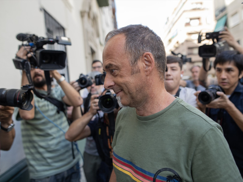 Francesco Arcuri, el excompañero de Juana Rivas, a su llegada al punto de encuentro familiar. A 22 de julio de 2025, en Granada