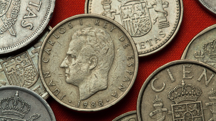 Monedas de España. El rey Juan Carlos I de España aparece en la moneda de 100 pesetas (1988).