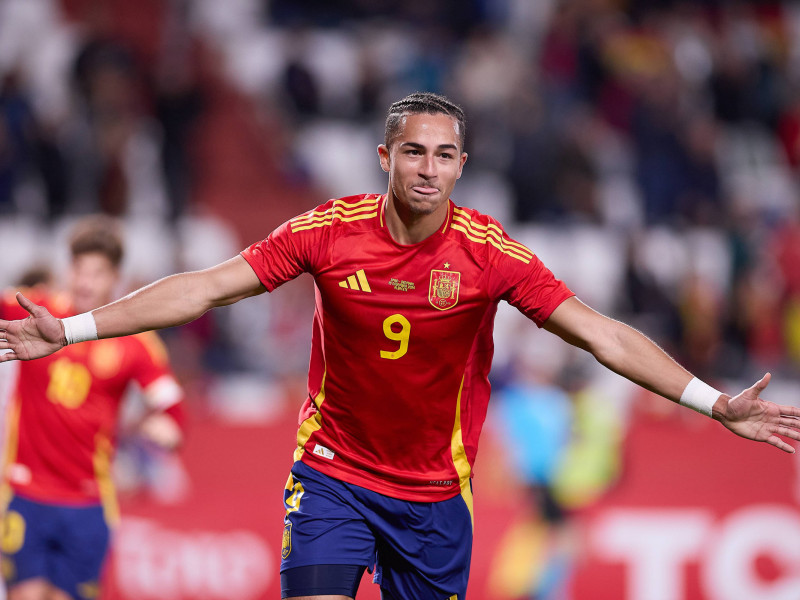 Mateo Joseph Fernandez con la Sub- 21