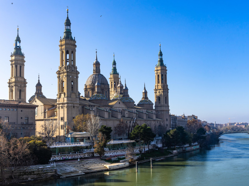 Vista de la basílica de la Virgen del Pilar, Zaragoza, Aragón en España