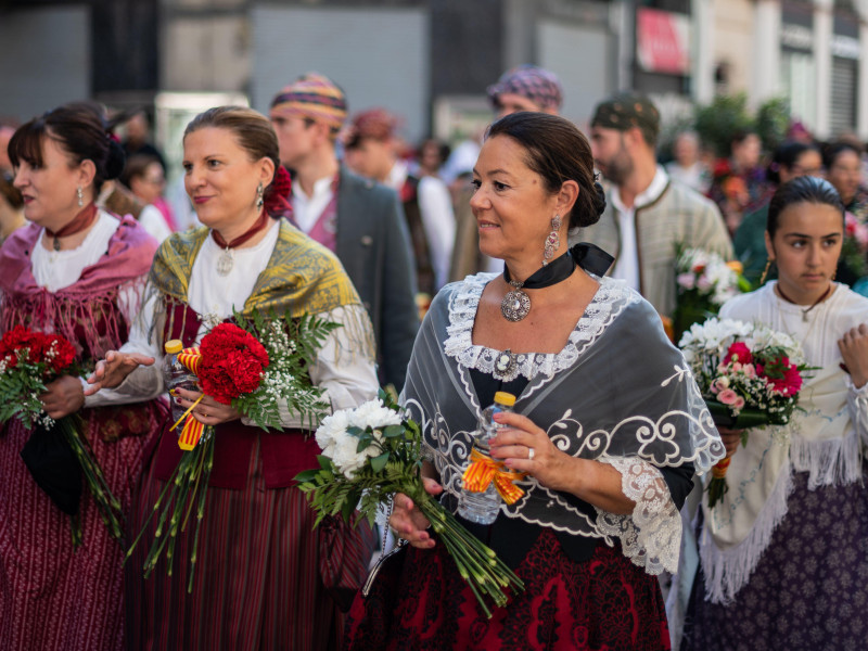 La Ofrenda de Flores a la Virgen del Pilar es el acto más importante y popular de las Fiestas del Pilar
