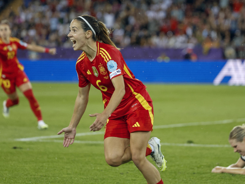 La centrocampista de la selección española, Aitana Bonmatí, celebra el primer gol del combinado español durante el encuentro correspondiente a la semifinal de la Eurocopa Femenina 2025 que disputan hoy miércoles las selecciónes de Alemania y España en el estadio Letzigrund de Zúrich
