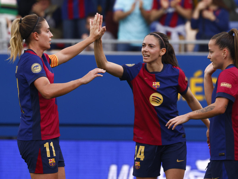 La centrocampista del FC Barcelona Aitana Bonmatí, la centrocampista Alexia Putellas y la delantera Claudia Pina