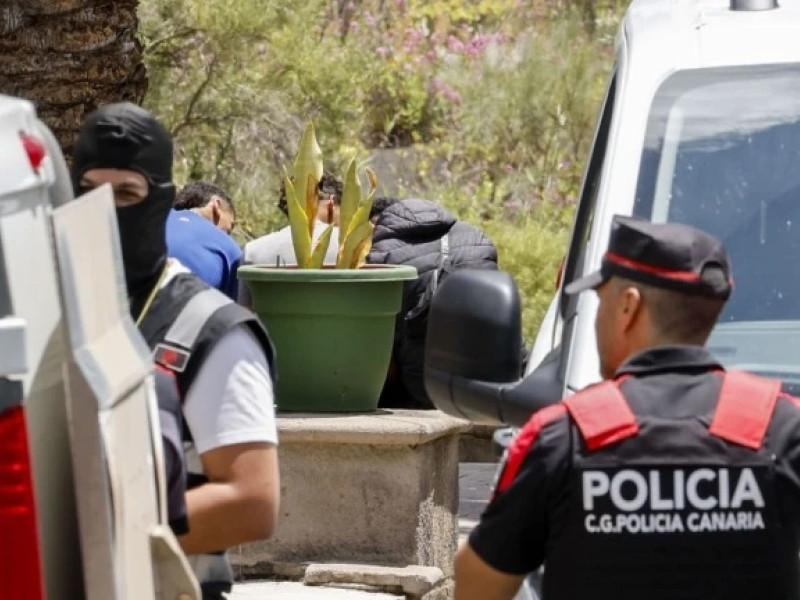 Policía canaria registrando la Fortaleza !