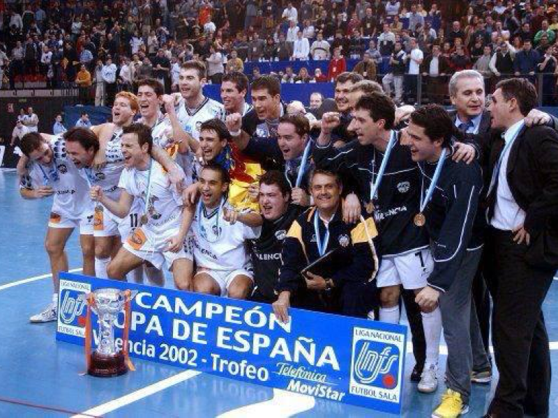 Miki, en la histórica victoria con el Vijusa Valencia en la final de la Copa de España de 2002
