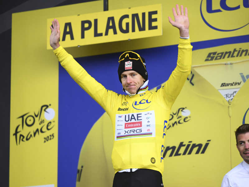 Tadej Pogacar, en el podio de La Plagne