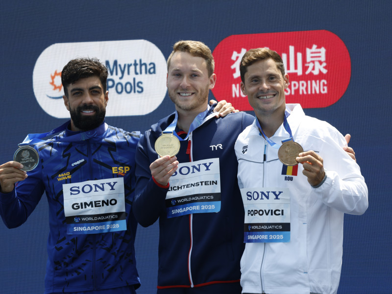 Podio de los saltos de gran altura con la medalla de plata de Carlos Gimeno
