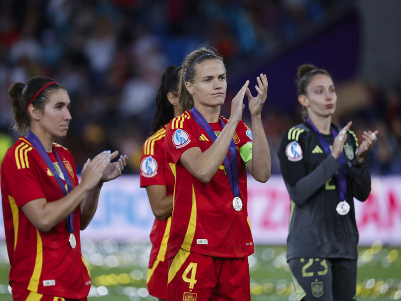 Las jugadoras españolas tras la final de la Eurocopa Femenina 2025 que han disputado este domingo frente a Inglaterra en el St. Jakob Park de Basilea