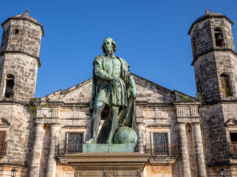 Cuba, Cárdenas, Catedral y estatua de Colón
