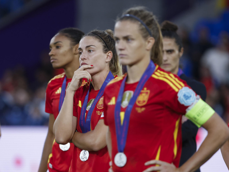 La centrocampista española Alexia Putellas y la central Irene Paredes, tras la final de la Eurocopa Femenina 2025