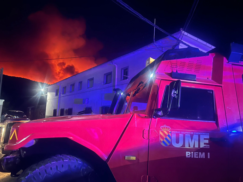 La UME ya se encuentra en Extremadura y se suma a las labores contra el incendio de Las Hurdes