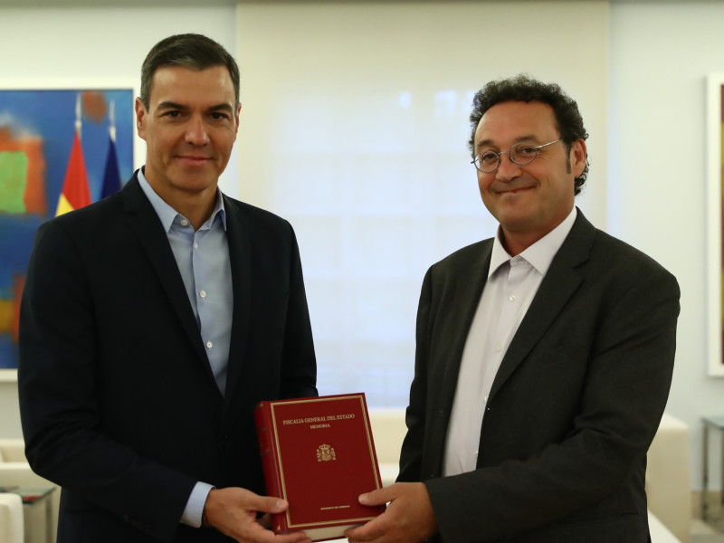 El presidente del Gobierno, Pedro Sánchez, junto al nuevo fiscal general del Estado, Álvaro García Ortiz