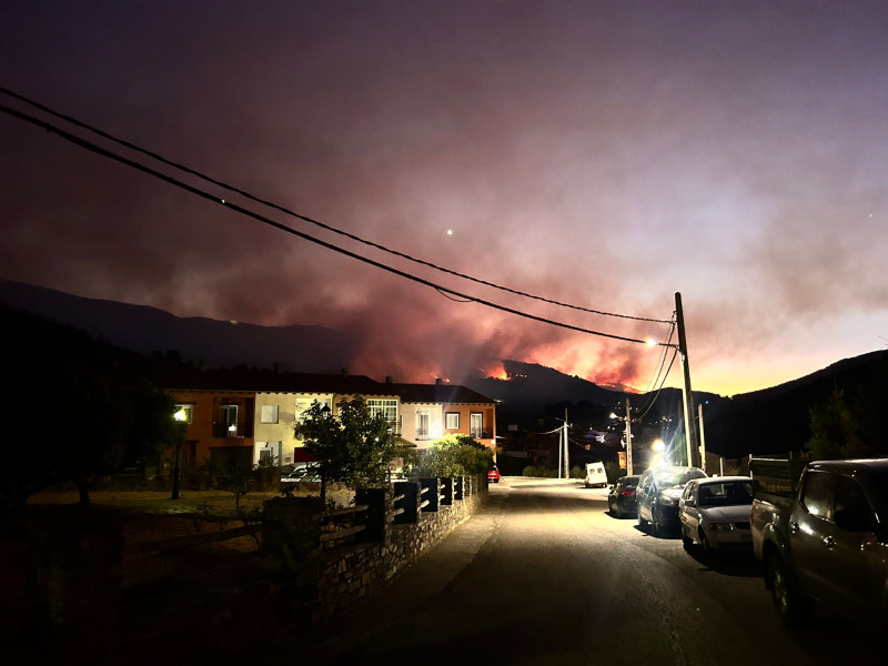 200 vecinos desalojados por el incendio de Las Hurdes