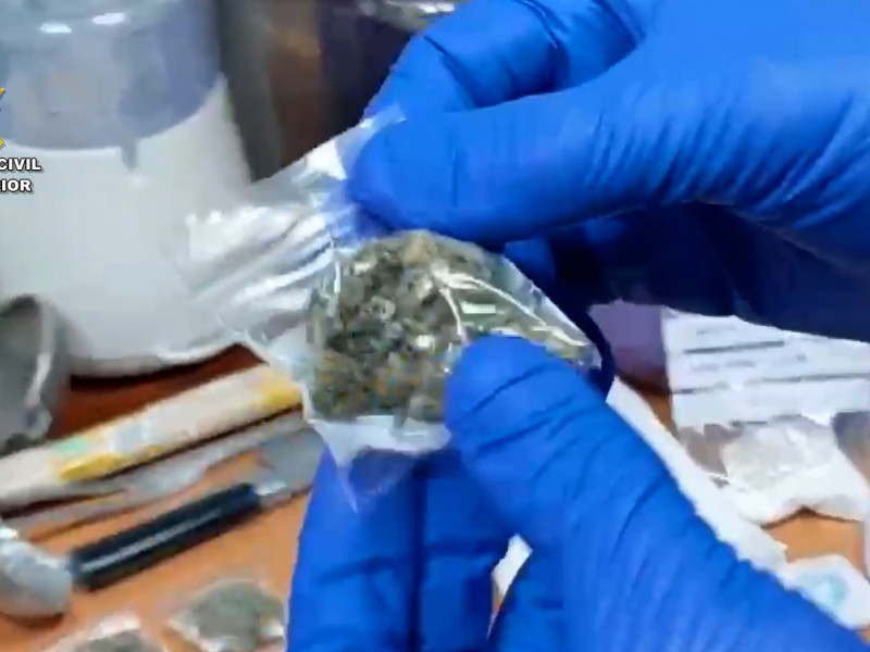 Droga intervenida por la Guardia Civil durante los registros en Los Palacios.