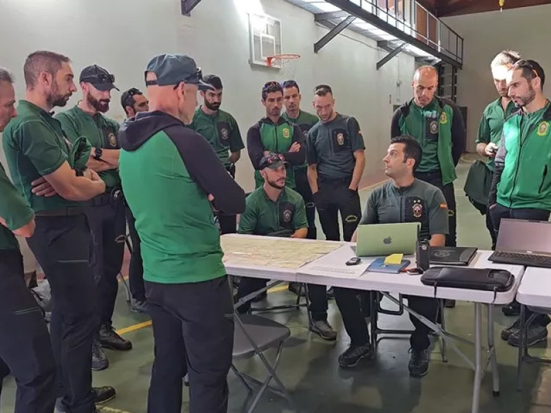 La búsqueda se realiza por tierra, agua y aire