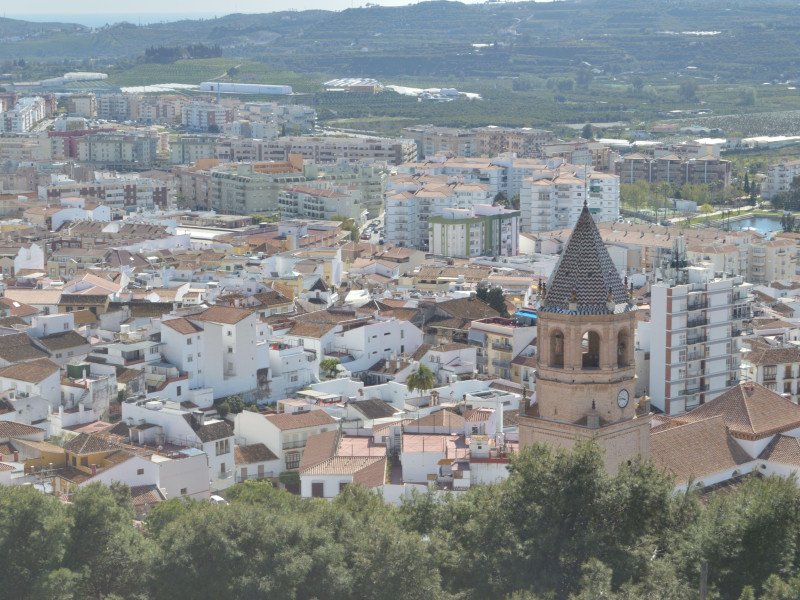 Iglesia de San Juan y el pueblo de Vélez Málaga