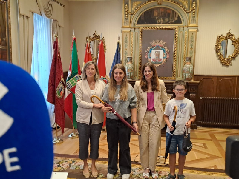 Entrega de aperos en el Ayuntamiento