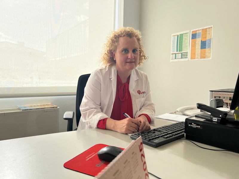 La doctor Ana Torres, en su despacho