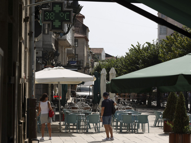 Un termómetro marca 38 grados en Tui (Pontevedra)- Foto de archivo