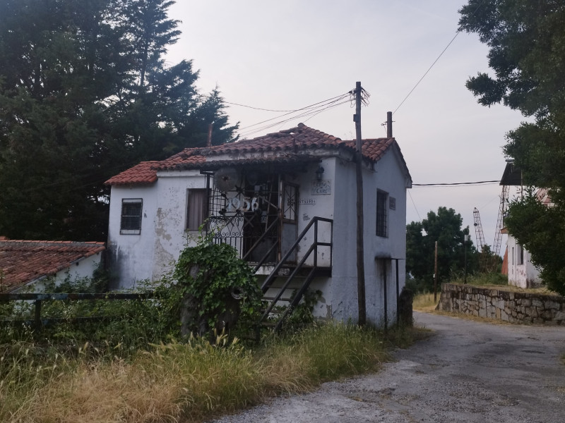 Otro de los vestigios de Bemposta, ahora abandonados