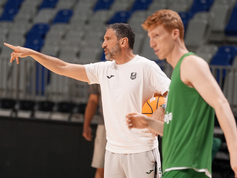 Ibon Navarro inicia su cuarta pretemporada al frente de Unicaja
