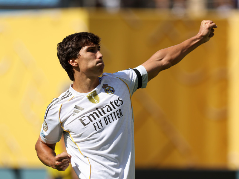 Gonzalo García del Real Madrid celebra su gol durante el partido de cuartos de final de la Copa Mundial de Clubes de la FIFA Real Madrid vs Borussia Dortmund en el Metlife Stadium, Nueva Jersey.