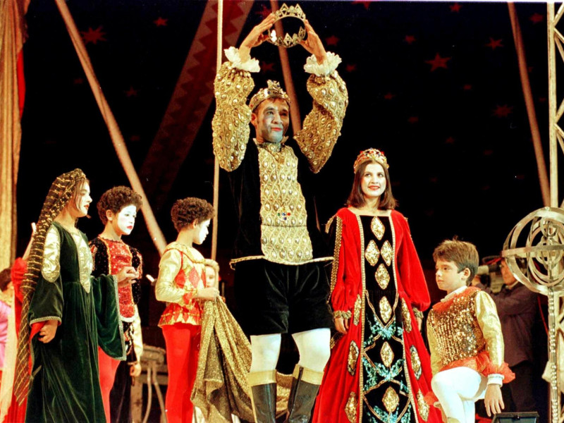 Espectáculo "El Niño Rey" del Circo de los Muchachos de Benposta, en 1998