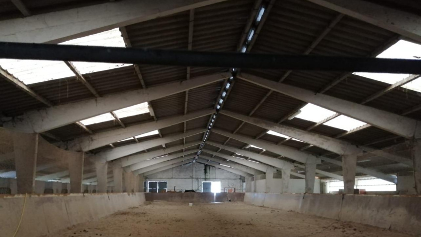 Interior de la nave que se pretende modificar en San Ramón de Moeche