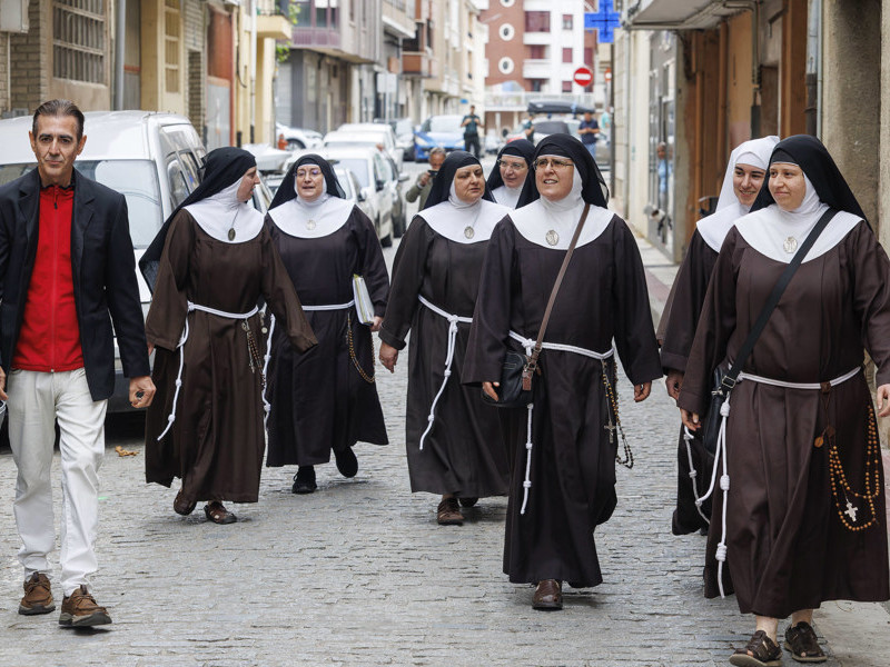 Las ocho religiosas excomulgadas por su decisión de separarse de la Iglesia católica se enfrentan a la vista oral por la demanda de desahucio