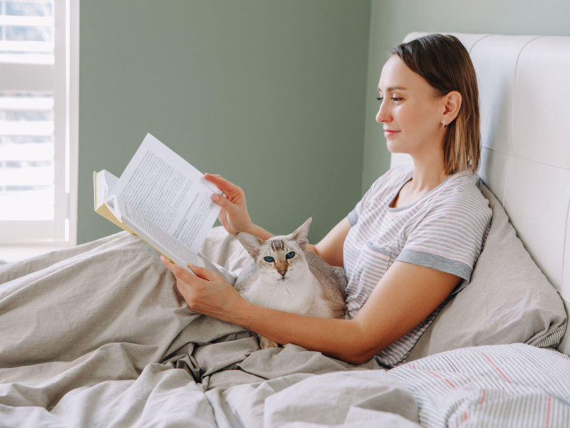 Mujer leyendo libro