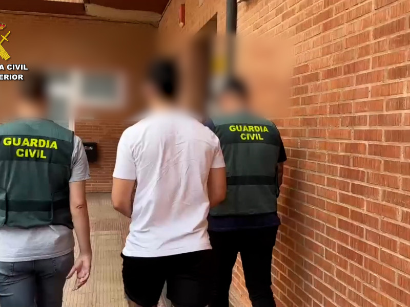 Dos detenidos en La Rioja por grabar y difundir imágenes de contenido sexual a través de grupos privados de mensajería