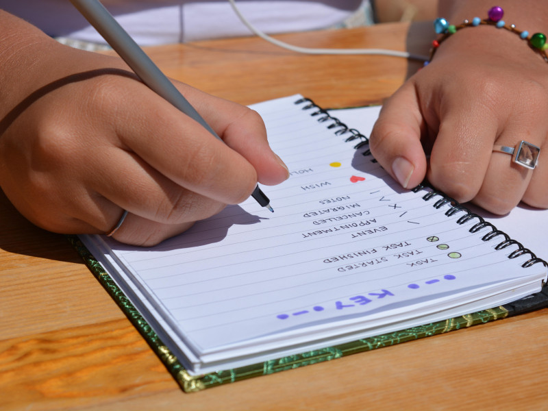 Escribir a mano y sus beneficios