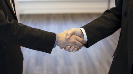 Foto de archivo de un apretón de manos