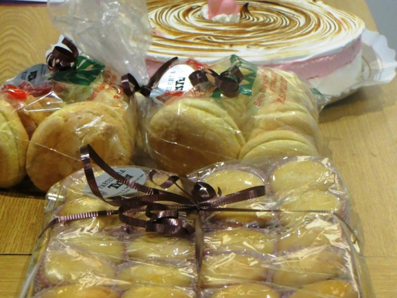 Muestra de postres de La Blanca en la Cofradía de la Virgen Blanca