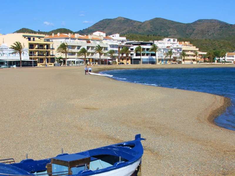Imagen de la playa del Port de Llança (Girona)