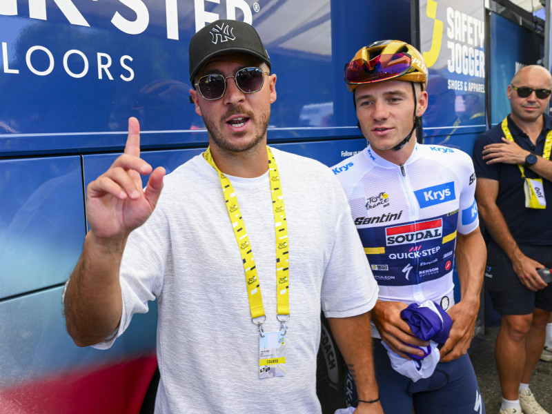 Eden Hazard junto a Evenepoel