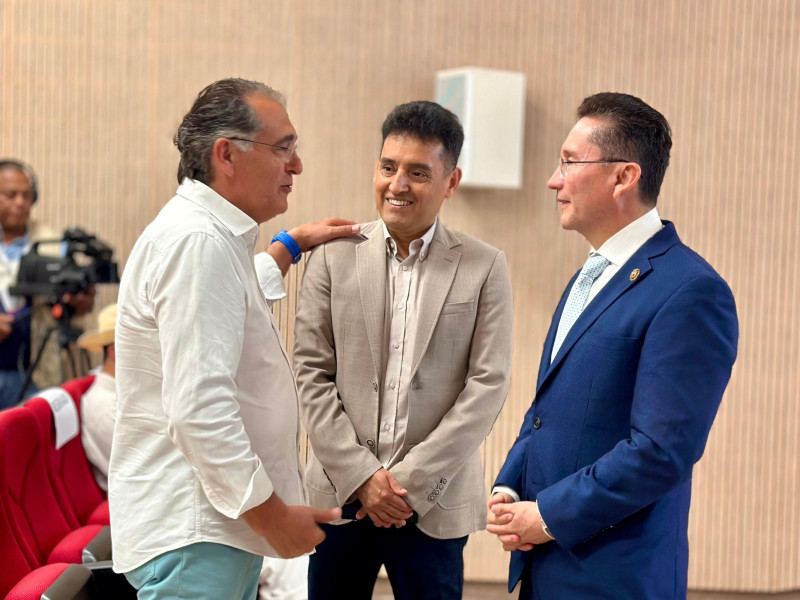 Santiago Parra, concejal de Cultura del Ayto de Lorca, Mario Aguilar, presidente de la Asociación Nuevos Lorquinos y Patricio Villegas, cónsul de Ecuador en Murcia