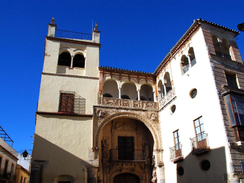 Écija está estratégicamente situada entre Sevilla y Córdoba