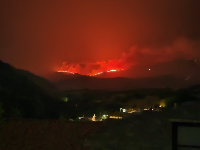 El incendio de Resoba alcanza el IGR 2 y obliga a evacuar la Abadía de Lebanza