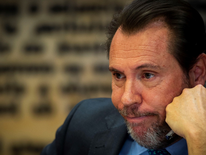 (Foto de ARCHIVO)El ministro de Transportes y Movilidad Sostenible, Óscar Puente Santiago, comparece ante la Comisión del ‘caso Koldo’, en el Senado, a 24 de abril de 2025, en Madrid (España). Puente ha comparecido hoy ante la Comisión de Investigación sobre los contratos, licencias, concesiones, ayudas y otras operaciones del Gobierno y del sector público, relacionadas con la intermediación de Koldo García Izaguirre y con las demás personas vinculadas a la trama investigada en la Operación Delorme, y respecto a los presuntos delitos relativos a la corrupción que tengan una relación, directa o indirecta, o conexión con las mismas.Juan Barbosa / Europa Press24 ABRIL 2025;TRANSPORTES;COMPARECENCIA;COMPARECENTE24/4/2025