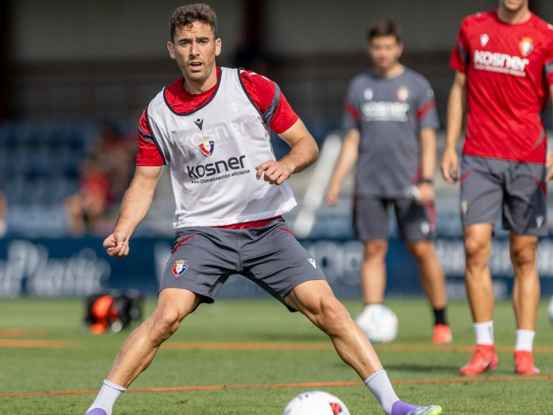 Kike Barja, en un entrenamiento de Osasuna en Tajonar