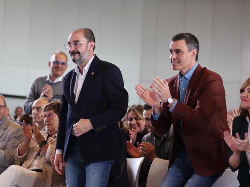 Lambán en un acto del PSOE en Zaragoza con Pedro Sánchez.