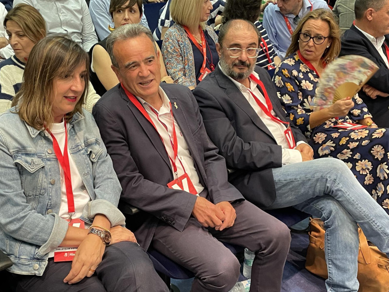 En un acto con el presidente de la DPZ Sánchez Quero y la portavoz del PSOE en el ayuntamiento de Zaragoza, Lola Ranera.