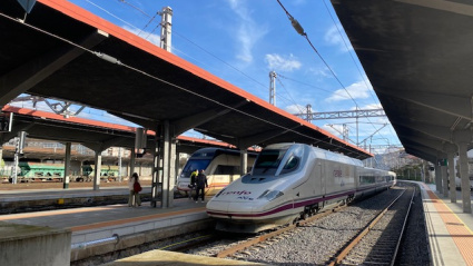 El AVE permanece parado en Ourense ya que está cortada la línea con la Meseta por los incendios