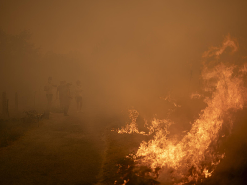 Vista del incendio forestal de Carballeda de Avia (Ourense)