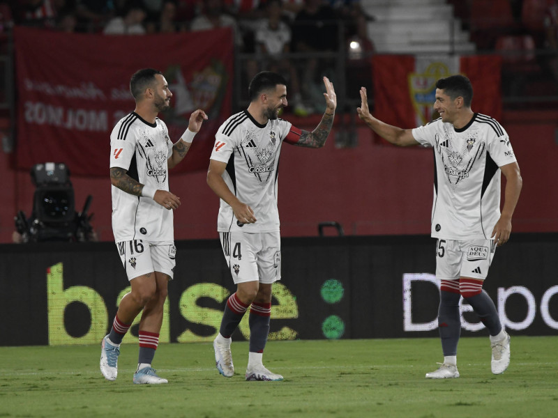 Los jugadores del Albacete celebrando el gol