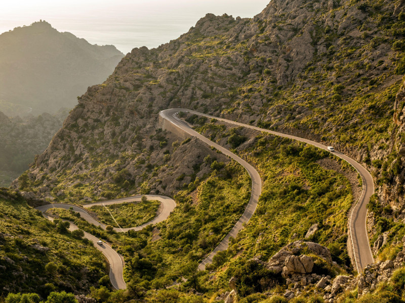 Carretera sinuosa (Ruta de Sa Calobra) a través de la Serra de Tramuntana hasta Sa Calobra, Mallorca